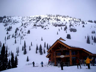 Crystal Mountain's spectacular Campbell Basin Lodge. (photo: FTO/Sharon Heller)