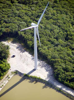 North America's first ski area wind turbine is now producing electricity at Jiminy Peak in western Massachusetts. (photo: Jiminy Peak)