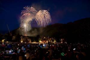 Fourth of July fireworks over Aspen. (photo: Jeremy Swanson)