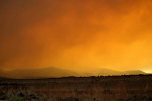 The massive Las Conchas fire burns in the mountains surrounding Los Alamos, New Mexico, home to Pajarito ski resort. (photo: LANL)