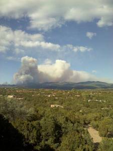 The Pacheco Fire burns in the mountains above Santa Fe, New Mexico. (photo: InciWeb)