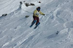 A competitor flies during the Triple BASE Comp held at Treble Cone ski area in New Zealand. (photo: EveNZ)