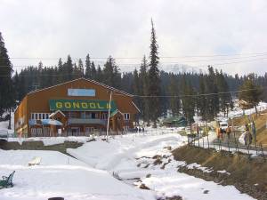 The base station of the Gulmarg gondola. (photo: Vikas Yadav)