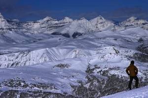 The view west from the top of Lookout Mountain at Sunshine Village. (photo: FTO/Kevin Gawenus)