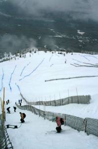 Volunteers over the weekend prepare the course for the Lake Louise Winterstart World Cup races. (photo: Lake Louise Resort)