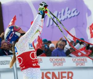 Lindsey Vonn rocketed to a 1.42 second margin of victory in the St. Moritz downhill to notch her eighth win this season, career 49th and her first downhill victory at the Swiss resort. (photo: Giancarlo Cattaneo/fotoswiss.com)