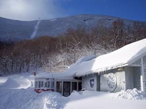 The New England Ski Museum, located at the base of the Cannon Mountain Aerial Tramway in Franconia Notch, N.H. (photo: NESM)