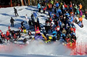 Canadian ski racer Marie-Michèle Gagnon descends toward the crowd gathered in Soldeu-Grandvalira, Andorra, to watch Saturday's slalom, the first World Cup ski race ever held in the small European state. (photo: Pentaphoto/Alpine Canada)