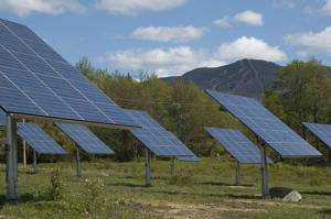 A section of the 35-tracker solar farm at Smugglers' Notch Resort, with the ski trails on Madonna Mountain in the background. (photo: Smugglers' Notch Resort)