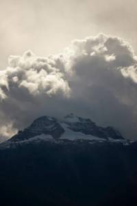 Looking across the valley from Revelstoke Mountain Resort at the fresh snow on Monday on Mt. Begbie. (photo: Revelstoke Mountain Resort)