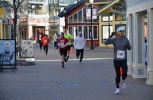 Participants in the Gobble Gobble Wobble 5K run thorugh Stratton Village on Thanksgiving morning. (photo: Stratton Mountain)