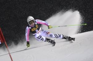 Viktoria Rebensburg races to victory under the lights in Are (photo: FIS Alpine)