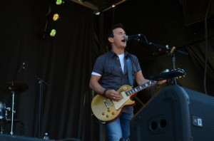 Blues musician Colin James performs at Sun Peaks on Aug. 31. (photo: Sun Peaks Resort)