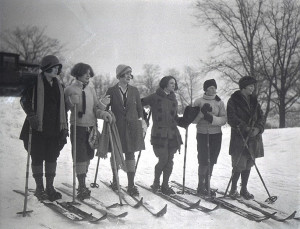 Women skiers in High Park, Toronto, Canada, in 1925. (photo: M.O. Hammond)