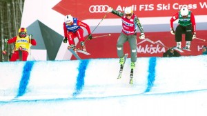 Marielle Thompson jumps into the lead in Nakiska. (photo: FIS/GEPA Pictures)