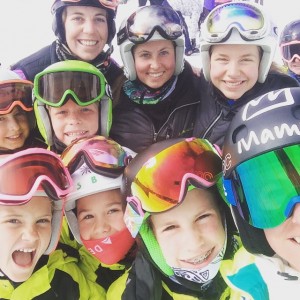 Stacey Cook grabs a selfie with campers at the Stacey Cook and Friends Speed Camp she manages in late May at Mammoth Mountain, Calif. (file photo: USST)