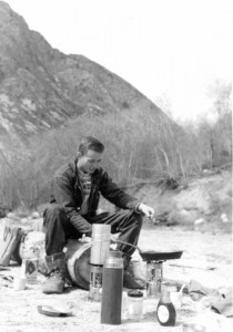 Cal Conniff cooks breakfast by the side of the road to Alta, Utah on a ski trip in the 1950s. (photo via New England Ski Museum)