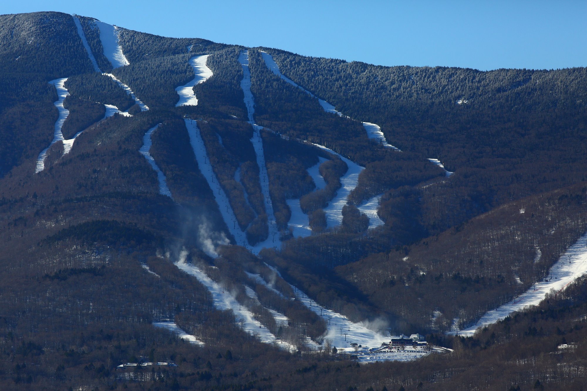 Skier Dies After Crashing Into Tree in Vermont | First Tracks!! Online