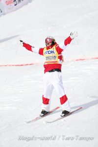 Canada's Mikael Kingsbury celebrates another World Cup moguls victory on Saturday in Japan. (photo: FIS)