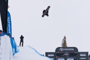 Shaun White competes in Sunday's Halfpipe World Cup finals at Mammoth Mountain. (photo: Mateusz Kielpinski/FIS)