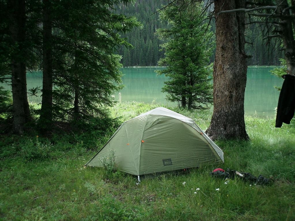 008 Green River Lakes camp.jpg