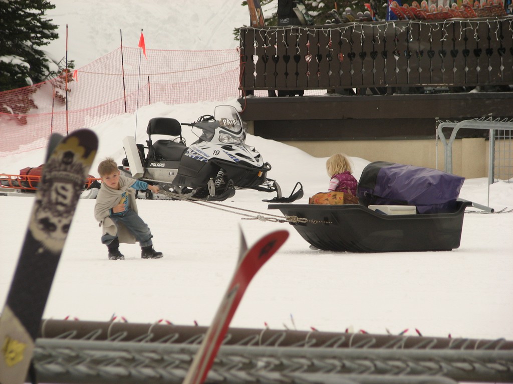 00_alta_kids_sled_101204.jpg