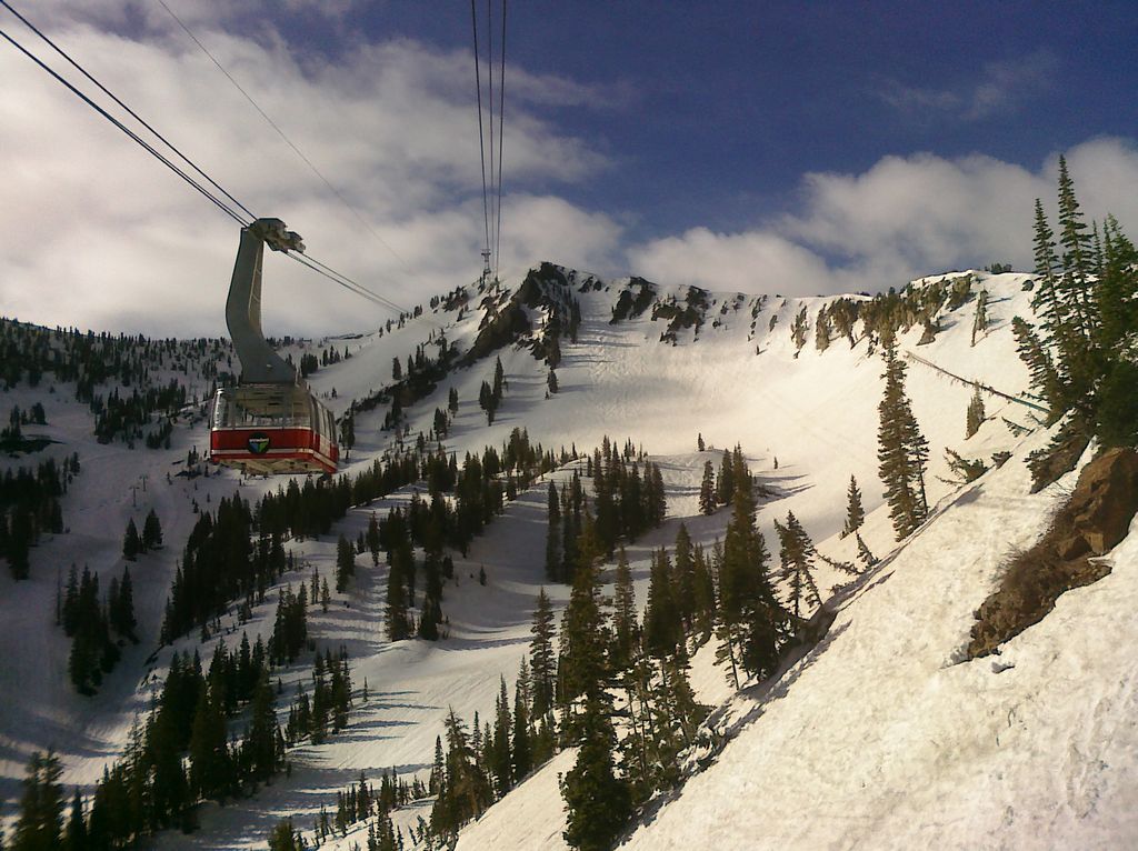 02 snowbird tram cirque 100605.jpg