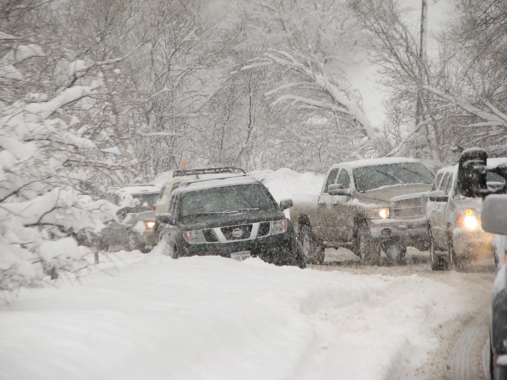 02_lcc_road_buried_car2_101230.jpg