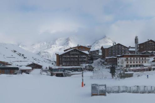 Lots of snow on the ski slopes of Tignes, France – Weather to ski – Snow report, 22 November 2024