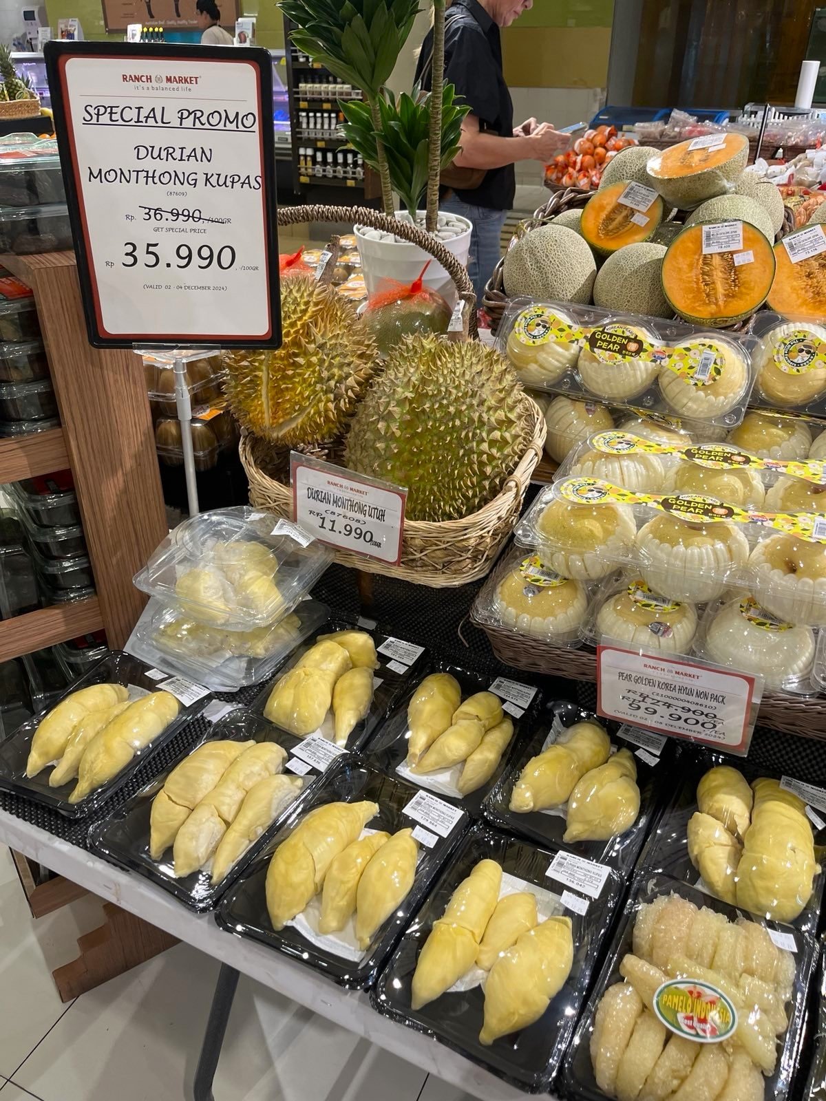 durian sale indonesia.jpg