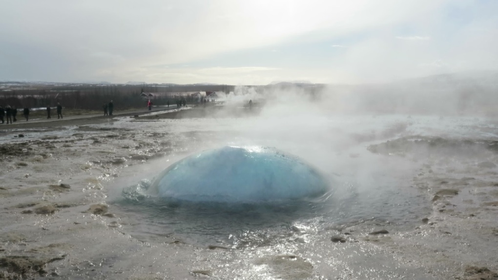 Strokkur_Bubble.jpg