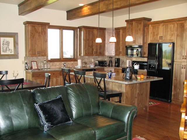 wolfcreekresort_kitchen.jpg