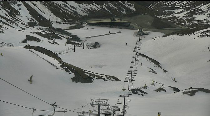 There's still plenty of snow to keep The Remarkables open another week. (webcam image: NZSki)