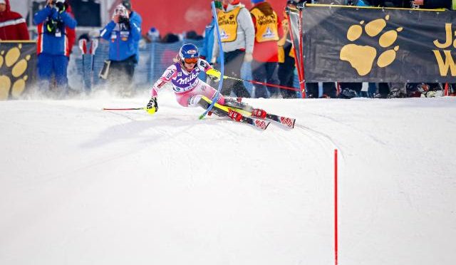 Shiffrin races to a win in Levi earlier this season. (photo: Getty Images/Agence Zoom-Christophe Pallot)